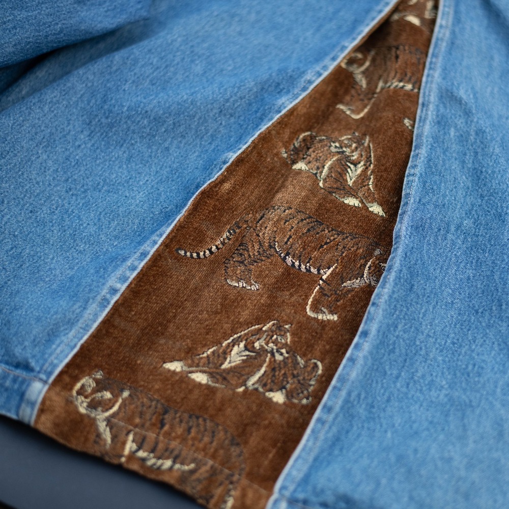 Vtg Tantrums Denim Jacket Womens XL Tiger Embroidered Velvet Collar Safari India - Picture 7 of 12